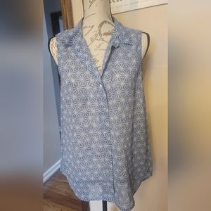 NWOT H &M Sleeveless Collared high-low top size 10